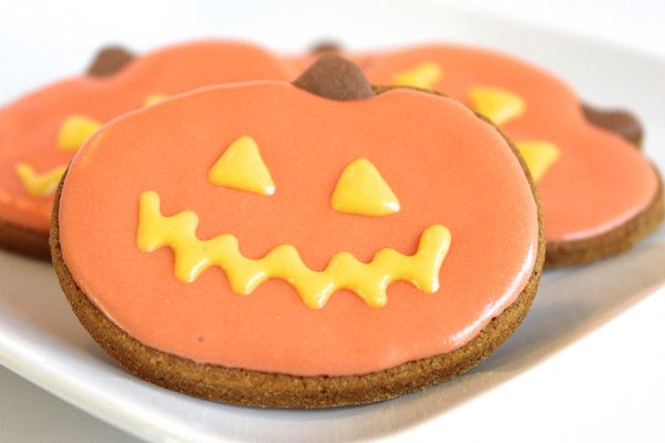 🎃 Spooky Pumpkin Peanut Butter Dog Treats 🎃