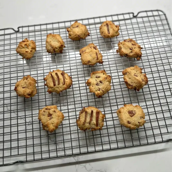 Bacon & Apple Bliss: A Simple Homemade Dog Treat Recipe for Your Pups.